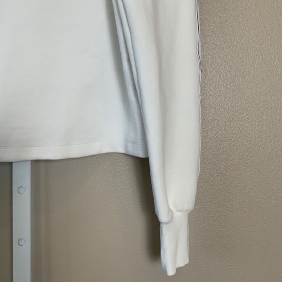 Hunter x Target Chainlink Sleeve Pullover Cropped Top - Picture 10 of 16